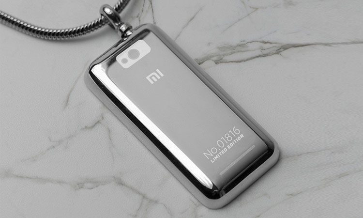 Подвеска в виде смартфона Xiaomi Mi 1 стала бестселлером